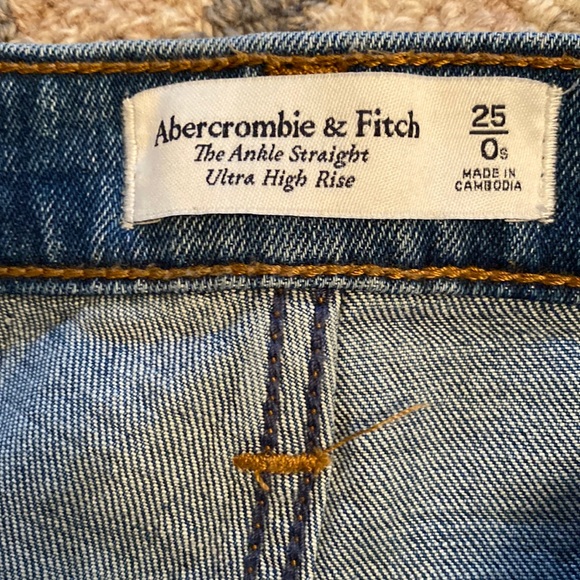 Abercrombie Erin Ankle Straight Ultra High Rise Jeans - Picture 7 of 13